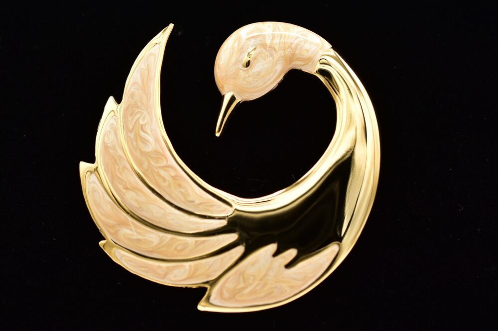 Vintage Pretty Swan Bird Pin Brooch Chunky 2" Cream Enamel Gold Elegant 80s A25